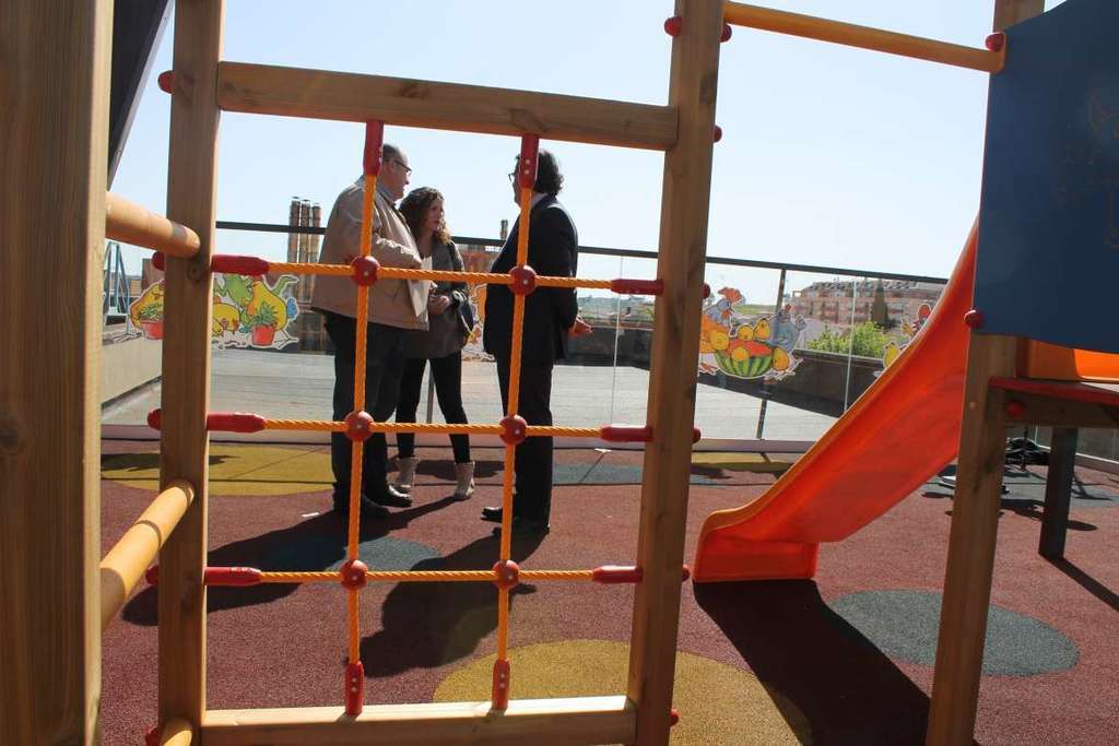 Los menores ingresados en el Hospital Materno Infantil de Badajoz ya pueden disfrutar del parque financiado por la Fundación José Manuel Calderón