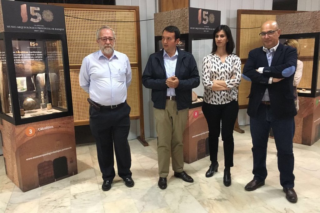 La secretaria general de Cultura destaca, en Hornachos, la calidad de la exposición conmemorativa del 150 aniversario del Museo Arqueológico de Badajoz