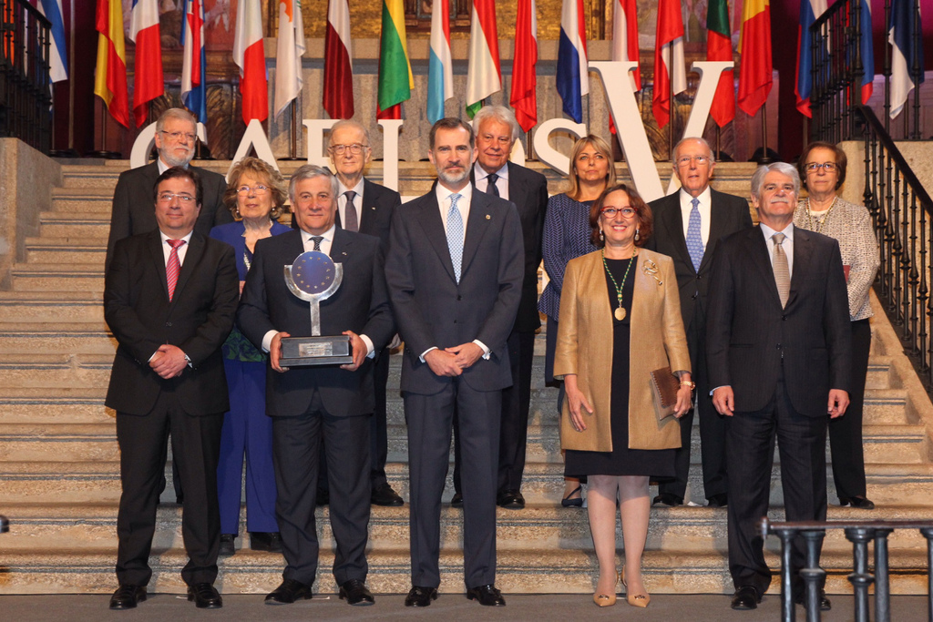 El Rey entrega el “Premio Europeo Carlos V” al presidente del Parlamento Europeo, Antonio Tajani