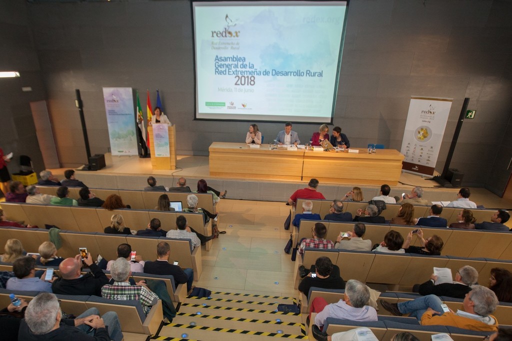 Begoña García señala a REDEX como un apoyo fundamental para crear empleo en el mundo rural