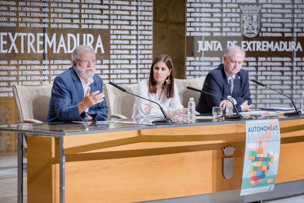 Un curso de la UEx analizará el Estado de las Autonomías y los 35 años del Estatuto de Extremadura
