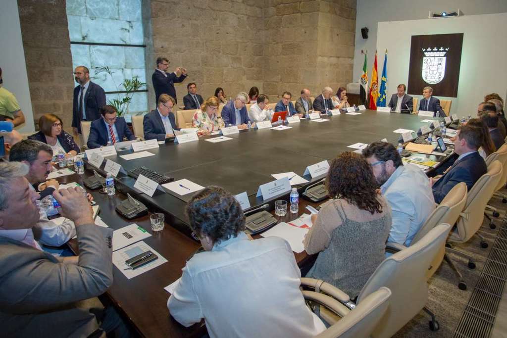 El Ministerio de Fomento se compromete a que el ferrocarril en Extremadura sea ‘una prioridad de primer nivel’