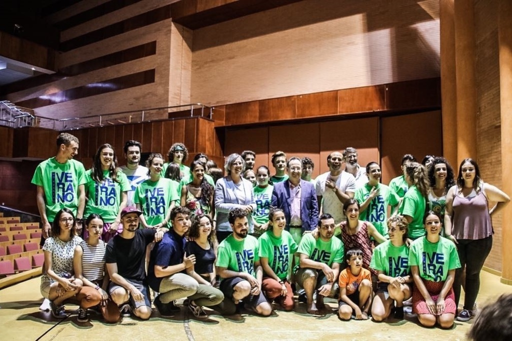 Jóvenes procedentes de varios países de Europa trabajarán durante quince días en el campo de voluntariado juvenil Festival de Teatro que se celebra en Mérida