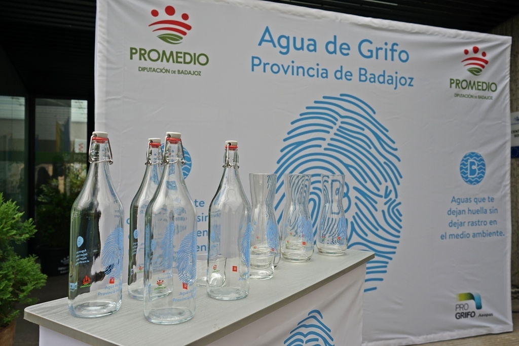Promedio repartirá 6.000 botellas de cristal atractivas para darle valor al agua del grifo