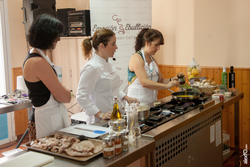 Showcooking - cocina en directo de Escuela de Cocina Emoción en Ebullición Culinary Center en Palomero 1
