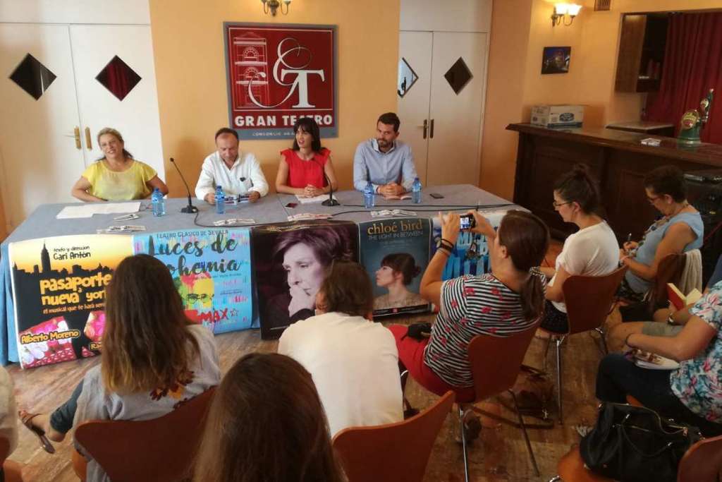 La secretaria general de Cultura destaca la ‘diversidad de la programación’ del Gran Teatro de Cáceres