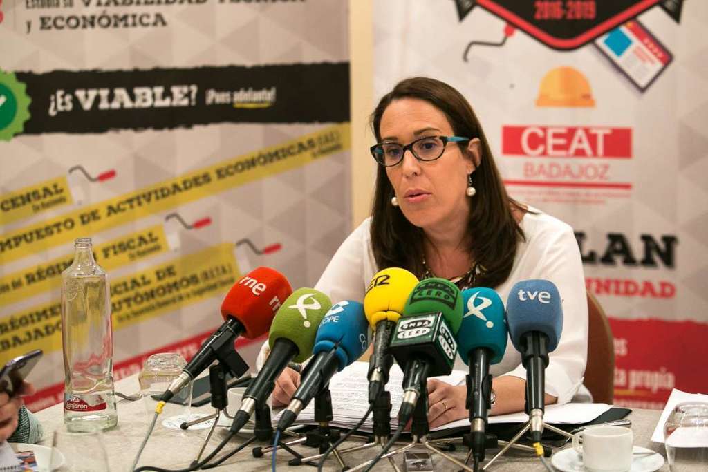 La Junta de Extremadura destaca que más del 90% de los nuevos autónomos supera su compromiso de permanencia tras recibir la ayuda