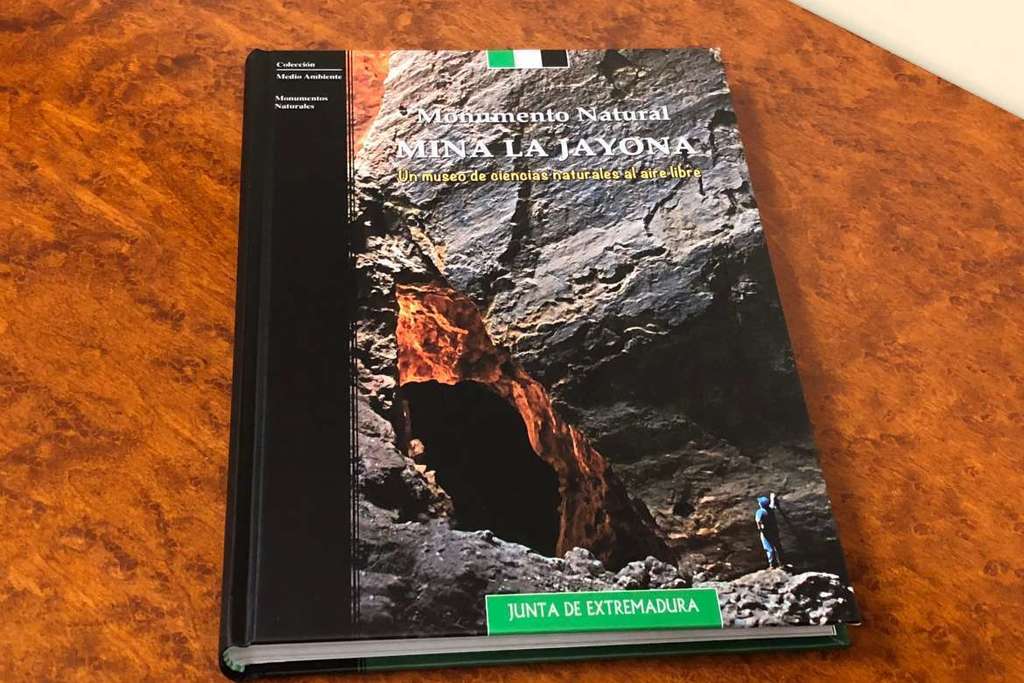Medio Ambiente presenta el libro ‘Monumento Natural Mina La Jayona: un museo de ciencias naturales al aire libre’