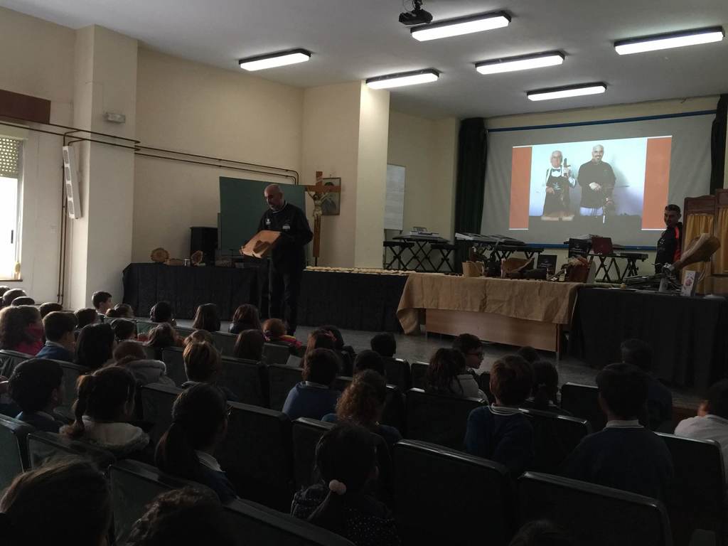 05-11-2018 Extremadura Cacho a Cacho en el Colegio Sopeña Badajoz