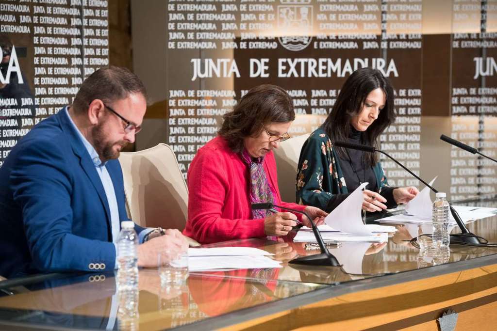Firmado el convenio para el traspaso del Conservatorio de Mérida a la Junta de Extremadura