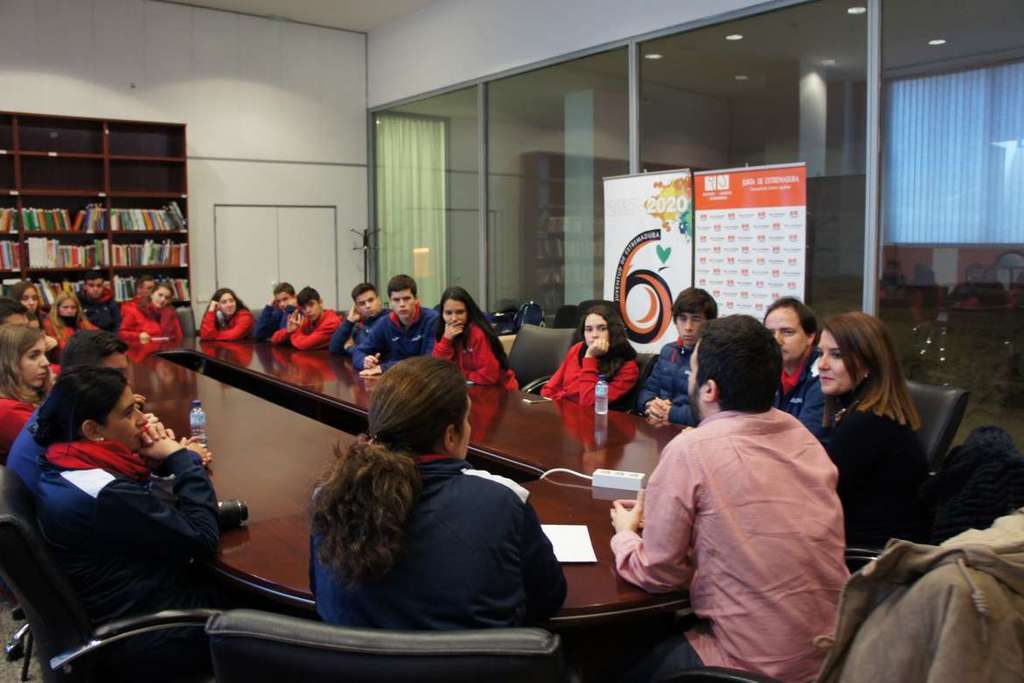 Una treintena de estudiantes chilenos con antepasados españoles visitan Extremadura dentro del proyecto ‘Viajes culturales a España’