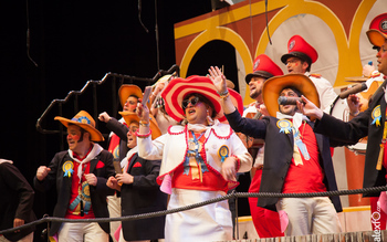 Normal actuacion de la murga los mirinda en la final del concurso de murgas del carnaval de badajoz 2016