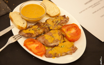 Normal surtido de carnes ibericas con salsa de churrasco
